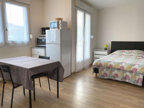 Studio rénové avec balcon, proche commerces, wifi et cellier privatif - Balaruc-les-Bains. - FR-1-553-13